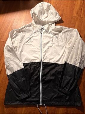 Columbia Two-Tone White and Black Hooded Windbreaker